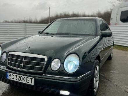 Зеленый Мерседес Е-Класс, объемом двигателя 4.2 л и пробегом 400 тыс. км за 3100 $, фото 1 на Automoto.ua