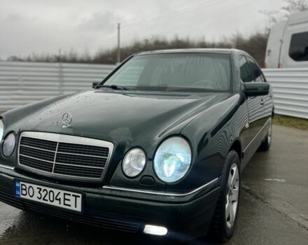 Зеленый Мерседес Е-Класс, объемом двигателя 4.2 л и пробегом 400 тыс. км за 3100 $, фото 1 на Automoto.ua