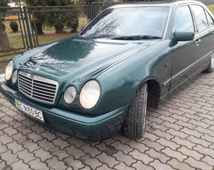 Зеленый Мерседес Е-Класс, объемом двигателя 2 л и пробегом 390 тыс. км за 3560 $, фото 1 на Automoto.ua