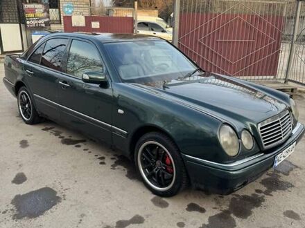 Мерседес Е-Класс 1997 в Полтаве на Automoto.ua Зеленый Мерседес Е-Класс, объемом двигателя 4.3 л и пробегом 500 тыс. км за 3900 $, фото 1 на Automoto.ua