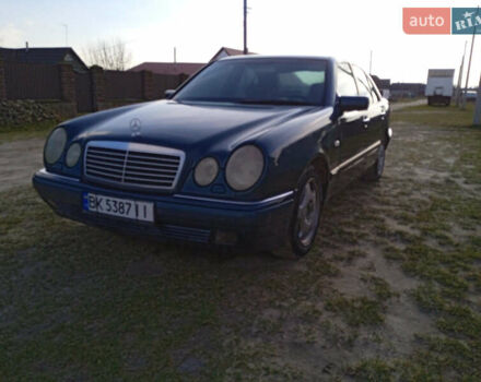 Зеленый Мерседес Е-Класс, объемом двигателя 2.87 л и пробегом 432 тыс. км за 3600 $, фото 1 на Automoto.ua