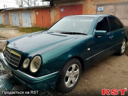 Мерседес Е-Клас 1998 у Кропивницькому (Кіровограді) на Automoto.ua Зелений Мерседес Е-Клас, об'ємом двигуна 3 л та пробігом 0 тис. км за 4800 $, фото 1 на Automoto.ua