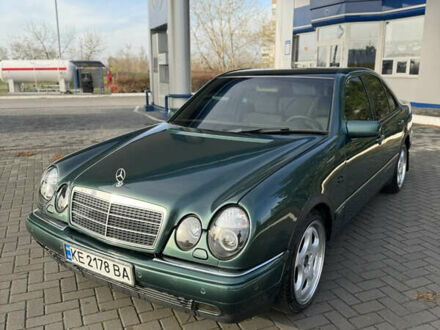 Зеленый Мерседес Е-Класс, объемом двигателя 2.8 л и пробегом 280 тыс. км за 5500 $, фото 1 на Automoto.ua