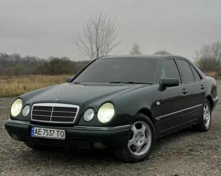 Зеленый Мерседес Е-Класс, объемом двигателя 2.4 л и пробегом 360 тыс. км за 3400 $, фото 1 на Automoto.ua