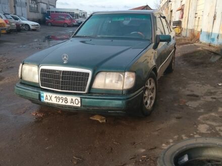 Зеленый Мерседес Е-Класс, объемом двигателя 2.8 л и пробегом 344 тыс. км за 2500 $, фото 1 на Automoto.ua