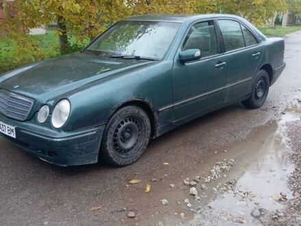 Зеленый Мерседес Е-Класс, объемом двигателя 2.7 л и пробегом 200 тыс. км за 2600 $, фото 1 на Automoto.ua