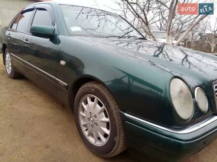 Мерседес Е-Класс 1999 в Одессе на Automoto.ua Зеленый Мерседес Е-Класс, объемом двигателя 4.27 л и пробегом 396 тыс. км за 4444 $, фото 1 на Automoto.ua