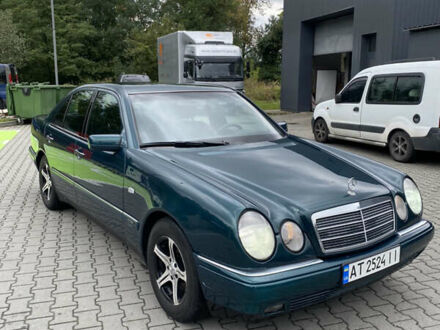 Мерседес Е-Класс 1999 в Калуше на Automoto.ua Зеленый Мерседес Е-Класс, объемом двигателя 2 л и пробегом 299 тыс. км за 4500 $, фото 1 на Automoto.ua