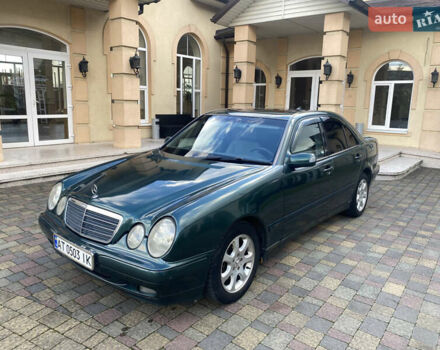 Мерседес Е-Класс 1999 в Долине на Automoto.ua Зеленый Мерседес Е-Класс, объемом двигателя 2.69 л и пробегом 410 тыс. км за 5250 $, фото 1 на Automoto.ua