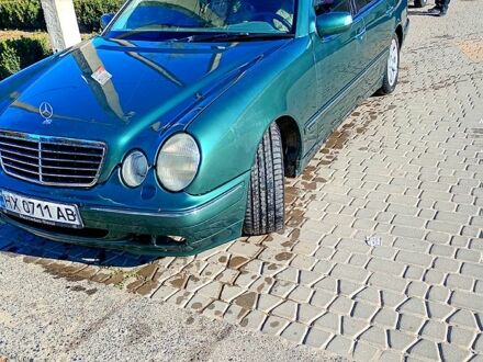 Зелений Мерседес Е-Клас, об'ємом двигуна 2.1 л та пробігом 111 тис. км за 3900 $, фото 1 на Automoto.ua