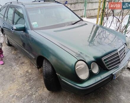 Зеленый Мерседес Е-Класс, объемом двигателя 2.15 л и пробегом 270 тыс. км за 3500 $, фото 1 на Automoto.ua