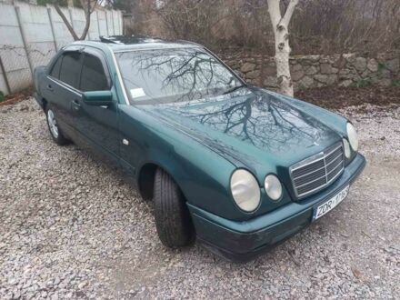 Зеленый Мерседес Е-Класс, объемом двигателя 0 л и пробегом 254 тыс. км за 1500 $, фото 1 на Automoto.ua