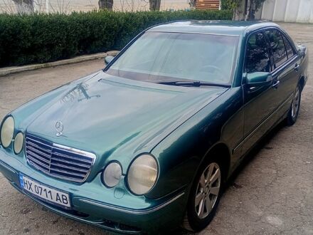 Зеленый Мерседес Е-Класс, объемом двигателя 2.1 л и пробегом 0 тыс. км за 3300 $, фото 1 на Automoto.ua