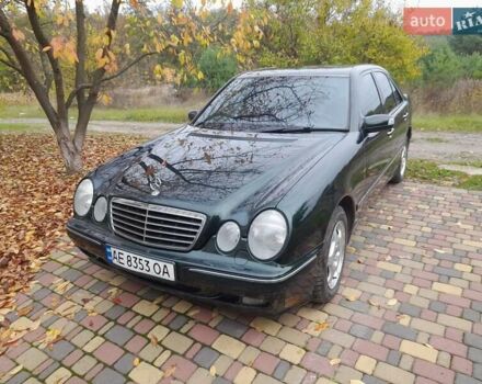 Зелений Мерседес Е-Клас, об'ємом двигуна 2 л та пробігом 329 тис. км за 4600 $, фото 1 на Automoto.ua