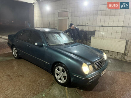 Зелений Мерседес Е-Клас, об'ємом двигуна 3.2 л та пробігом 400 тис. км за 3150 $, фото 1 на Automoto.ua