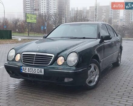 Зелений Мерседес Е-Клас, об'ємом двигуна 2 л та пробігом 331 тис. км за 4450 $, фото 1 на Automoto.ua
