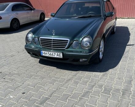 Зелений Мерседес Е-Клас, об'ємом двигуна 2 л та пробігом 400 тис. км за 3500 $, фото 1 на Automoto.ua