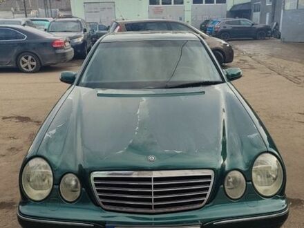 Зелений Мерседес Е-Клас, об'ємом двигуна 3.2 л та пробігом 276 тис. км за 4600 $, фото 1 на Automoto.ua