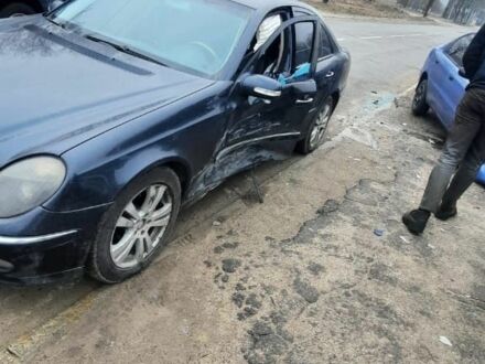 Зеленый Мерседес Е-Класс, объемом двигателя 3.2 л и пробегом 390 тыс. км за 3500 $, фото 1 на Automoto.ua