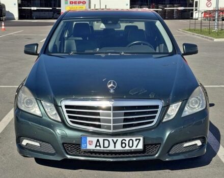 Зеленый Мерседес Е-Класс, объемом двигателя 2.2 л и пробегом 500 тыс. км за 4800 $, фото 1 на Automoto.ua