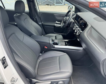 Белый Мерседес EQA, объемом двигателя 0 л и пробегом 3 тыс. км за 34499 $, фото 56 на Automoto.ua