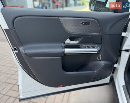 Белый Мерседес EQA, объемом двигателя 0 л и пробегом 3 тыс. км за 34499 $, фото 31 на Automoto.ua