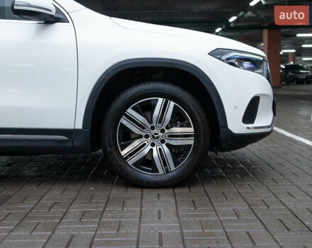 Белый Мерседес EQA, объемом двигателя 0 л и пробегом 12 тыс. км за 29500 $, фото 5 на Automoto.ua