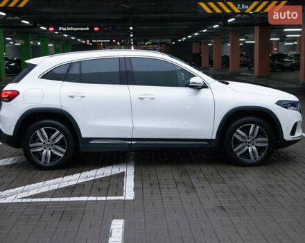 Белый Мерседес EQA, объемом двигателя 0 л и пробегом 12 тыс. км за 29500 $, фото 4 на Automoto.ua