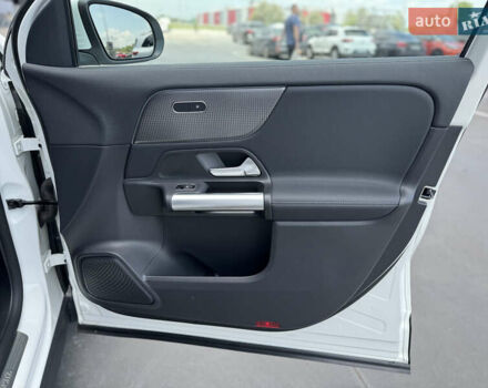 Белый Мерседес EQA, объемом двигателя 0 л и пробегом 3 тыс. км за 34499 $, фото 54 на Automoto.ua