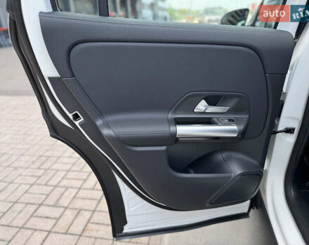 Белый Мерседес EQA, объемом двигателя 0 л и пробегом 3 тыс. км за 34499 $, фото 45 на Automoto.ua