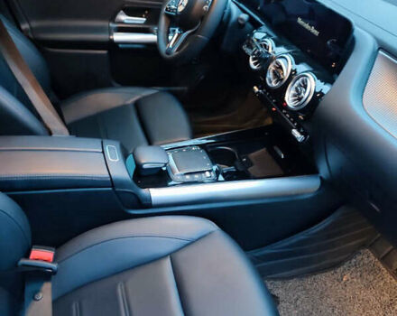 Белый Мерседес EQA, объемом двигателя 0 л и пробегом 12 тыс. км за 28999 $, фото 2 на Automoto.ua