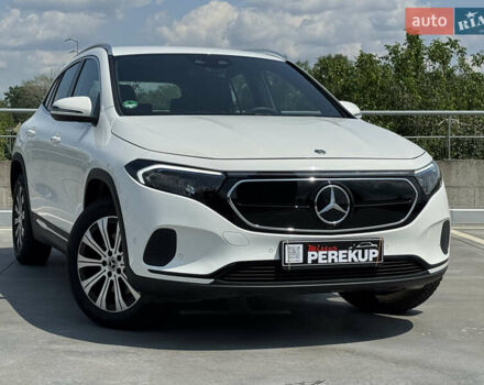Белый Мерседес EQA, объемом двигателя 0 л и пробегом 3 тыс. км за 34499 $, фото 4 на Automoto.ua