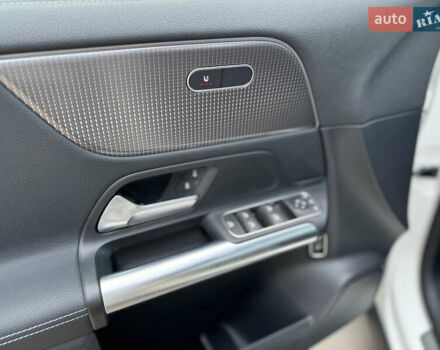 Белый Мерседес EQA, объемом двигателя 0 л и пробегом 3 тыс. км за 34499 $, фото 32 на Automoto.ua