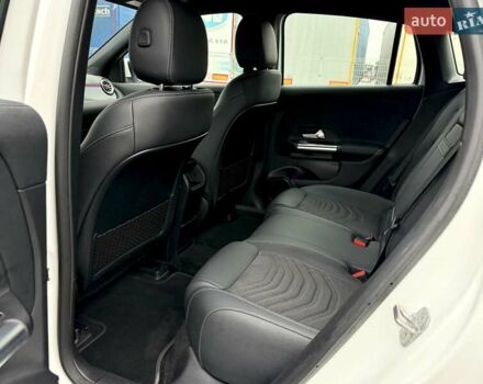 Белый Мерседес EQA, объемом двигателя 0 л и пробегом 19 тыс. км за 34400 $, фото 31 на Automoto.ua