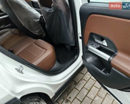 Белый Мерседес EQA, объемом двигателя 0 л и пробегом 1 тыс. км за 36000 $, фото 3 на Automoto.ua