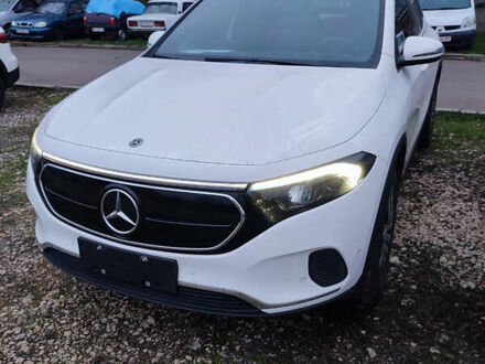 Белый Мерседес EQA, объемом двигателя 0 л и пробегом 12 тыс. км за 28999 $, фото 1 на Automoto.ua