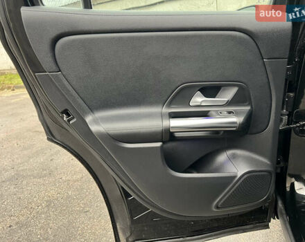 Черный Мерседес EQA, объемом двигателя 0 л и пробегом 123 тыс. км за 26000 $, фото 24 на Automoto.ua