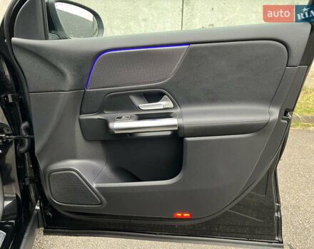 Черный Мерседес EQA, объемом двигателя 0 л и пробегом 123 тыс. км за 26000 $, фото 31 на Automoto.ua