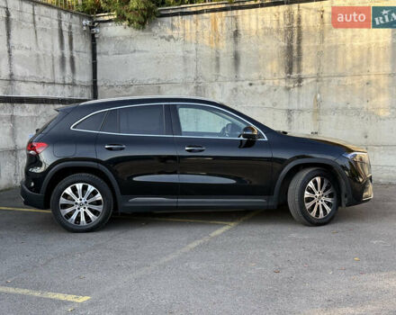 Черный Мерседес EQA, объемом двигателя 0 л и пробегом 35 тыс. км за 33500 $, фото 3 на Automoto.ua