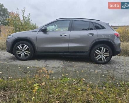 Сірий Мерседес EQA, об'ємом двигуна 0 л та пробігом 93 тис. км за 28500 $, фото 2 на Automoto.ua
