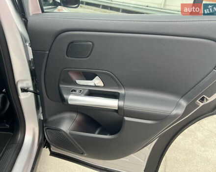 Серый Мерседес EQA, объемом двигателя 0 л и пробегом 25 тыс. км за 32000 $, фото 45 на Automoto.ua