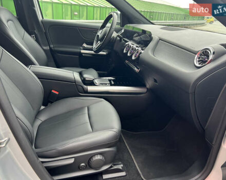 Серый Мерседес EQA, объемом двигателя 0 л и пробегом 25 тыс. км за 32000 $, фото 42 на Automoto.ua