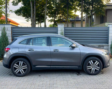 Серый Мерседес EQA, объемом двигателя 0 л и пробегом 53 тыс. км за 39500 $, фото 2 на Automoto.ua