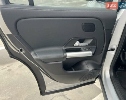 Серый Мерседес EQA, объемом двигателя 0 л и пробегом 25 тыс. км за 32000 $, фото 49 на Automoto.ua