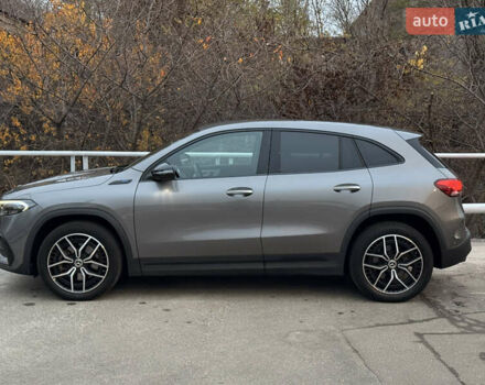 Серый Мерседес EQA, объемом двигателя 0 л и пробегом 93 тыс. км за 32900 $, фото 8 на Automoto.ua