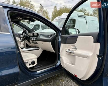 Синий Мерседес EQA, объемом двигателя 0 л и пробегом 68 тыс. км за 25900 $, фото 20 на Automoto.ua