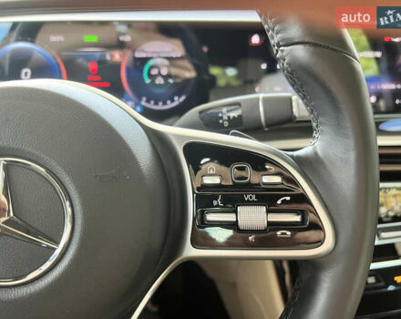 Білий Мерседес EQC, об'ємом двигуна 0 л та пробігом 34 тис. км за 31999 $, фото 18 на Automoto.ua