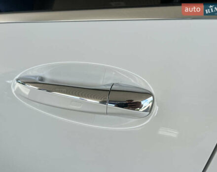 Білий Мерседес EQC, об'ємом двигуна 0 л та пробігом 34 тис. км за 31999 $, фото 28 на Automoto.ua