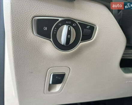 Білий Мерседес EQC, об'ємом двигуна 0 л та пробігом 34 тис. км за 31999 $, фото 25 на Automoto.ua