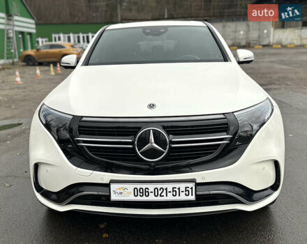 Белый Мерседес EQC, объемом двигателя 0 л и пробегом 140 тыс. км за 32800 $, фото 1 на Automoto.ua